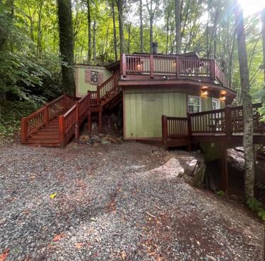 Bear Lodge Inn - Banner Elk Peaceful & Cozy Cabin Retreat