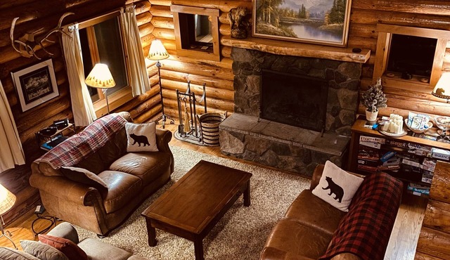 Bear Lodge - Mt. Rainier/WhitePass 4BR2.5BA/firepit/hot tub/wifi/AC/EV+/view