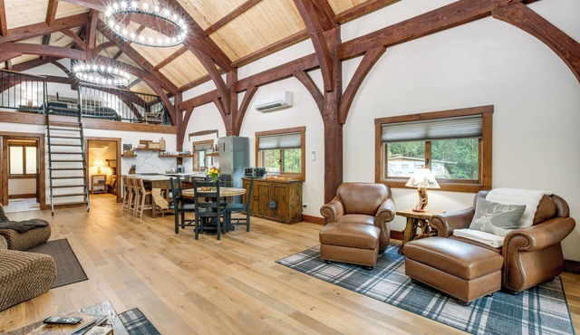 Bear Lodge Waterfront Cabin w/Level 2 EV Charger