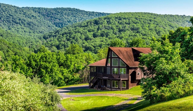 Bear Mountain Lodge Shenandoah Mountains Skyline Drive/Front Royal (hottub)