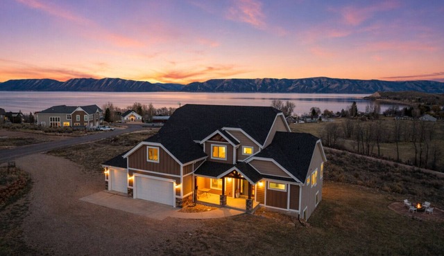 Bear Necessities | Sleeps 29, Hot Tub, Game Room, Theater, Fire Pit!