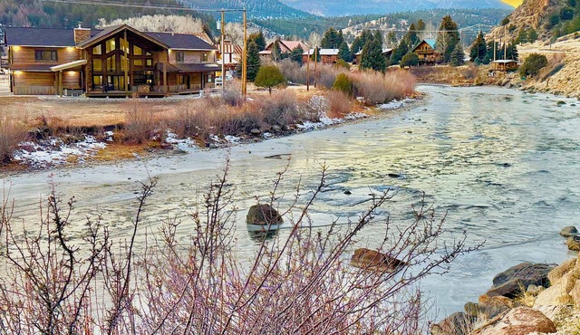Bear on the River - 4 bedroom tranquil home