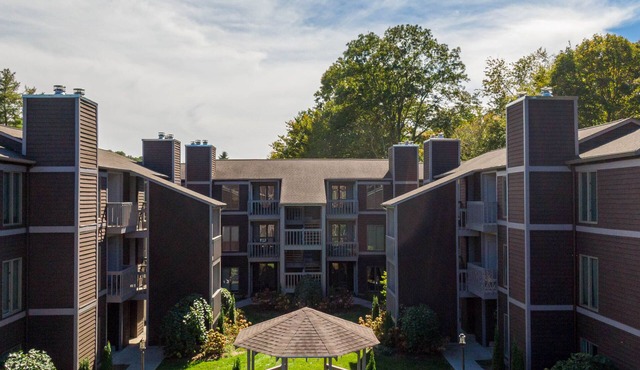 Bear Pause - 2br 2 ba Condo - Walk to Downtown Blowing Rock - Two Master Suites