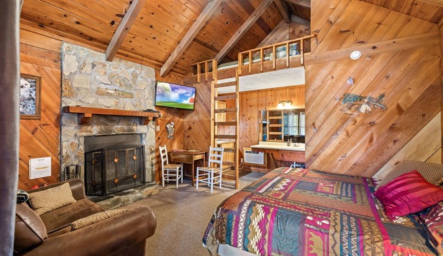 Bear Paw Cottage #3 King; Peaceful: Cozy: Pet friendly; 2Adults/2Children