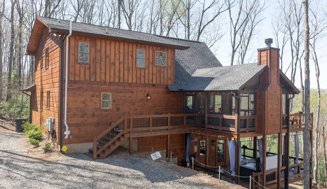 Bear Paw Lodge - Pet Friendly | Mountain View | Hot Tub | Game Room