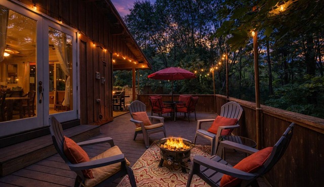 Bear Paw-Near Reindeer Farm/Village, Hot Tub, WIFI