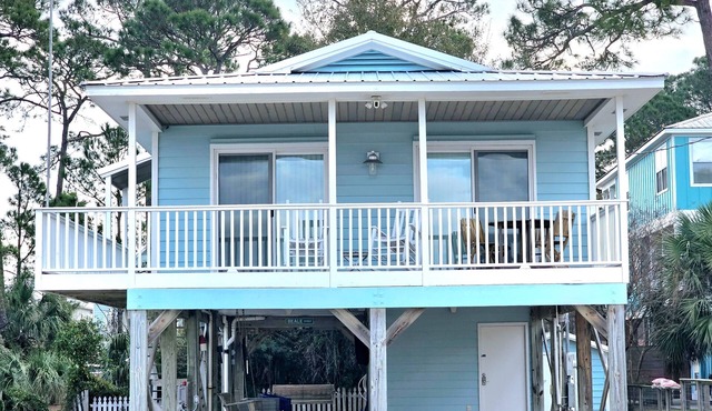 Bear Point Bayview Cottage | Bay Sunsets Marina Walk Live Music
