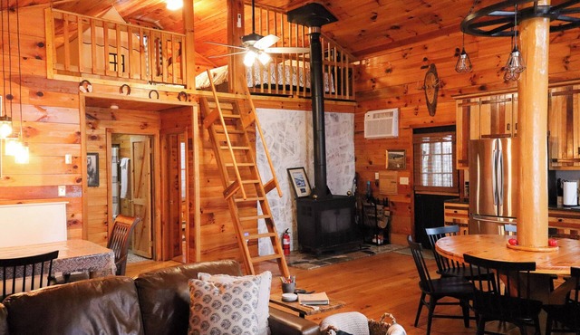 Bear Ridge Cabin - Remote Retreat