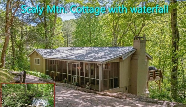 Bear Ridge Cabin. HOT TUB Just Added! Cozy & Secluded. Close to Highlands, NC.