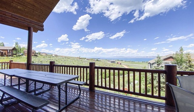 Bear Ridge Lodge Sleeps 20 & views of Bear Lake
