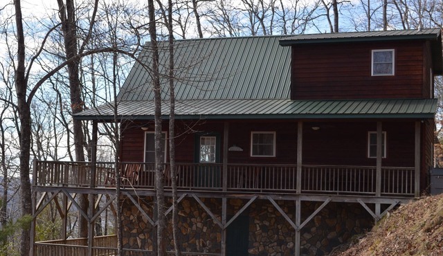 Bear Rock Chalet beautiful, secluded, mountain retreat with breathtaking views