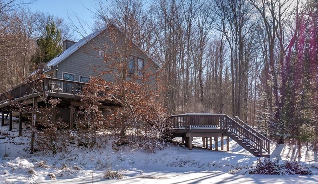 Bear Run - 279 Ridge RoadnnBear Run - Lake Access, Pet Friendly, Hot Tub, Private Lot