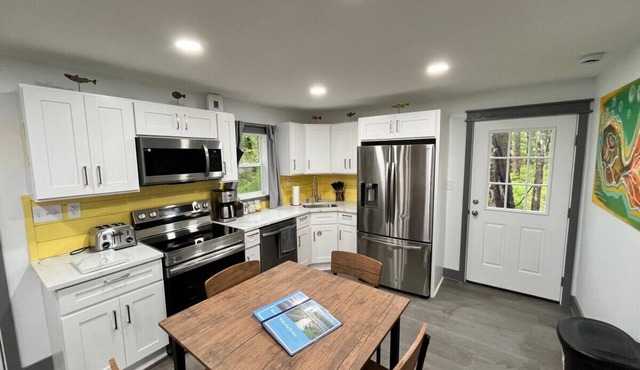 Bear Run Bungalow|Kayaks|Hot Tub|Fireplace|Central