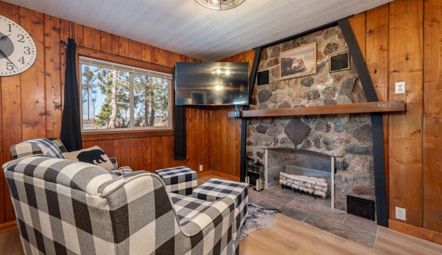 Bear`s Den Cottage on McKinney Lake — Cozy 2BR/1BA with Kitchen & Dining