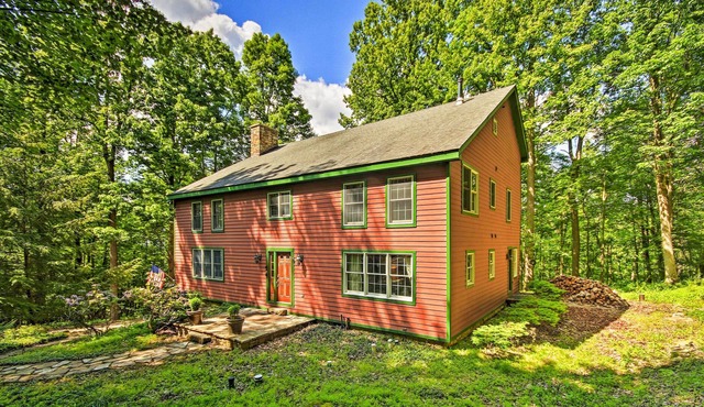 'Bear's Eye View' - Mountain Retreat w/ Hot Tub!
