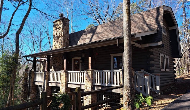 Bear's Lair Cabin in beautiful Big Canoe, Georgia