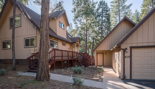 Bear's Outpost- ~ Central Heat!Stay 4 nights, Get 5th night free