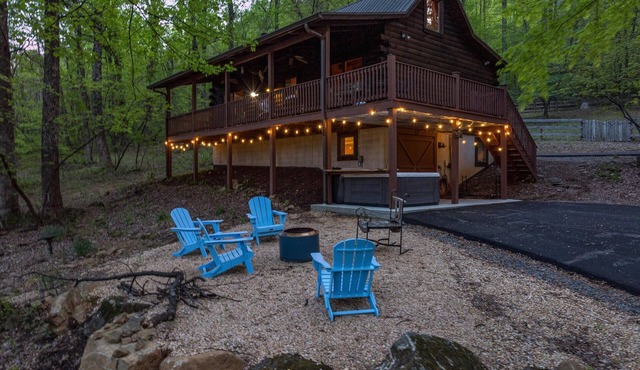 Bear Tracks Cottage: New Hot Tub + Fire Pit