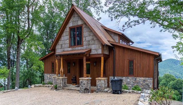 Bear Tracks- Eagles Nest amenities, Hot Tub, Fire Pit, amazing views