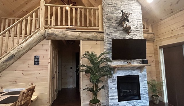 Bear Tracks Getaway Cabin