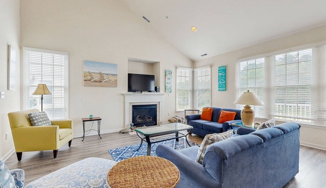 Bear Trap Dunes 2nd floor condo w/tennis court, basketball court, & golf