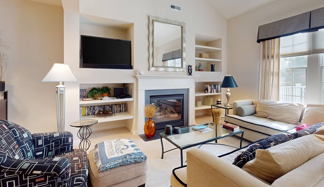 Bear Trap Dunes villa with resort amenities & screened deck - dog-friendly