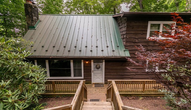 Bear Valley in Fleetwood Falls - Walk to the New River!