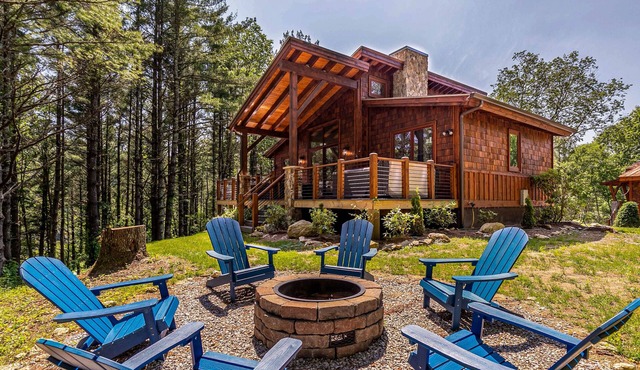 Bear Woods Belle - Eagles Nest amenities, fire pit, hot tub, two suites