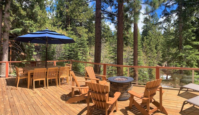 “Bearadise” A/C- HotTub- Decks-Shuffleboard- peaceful and serene.