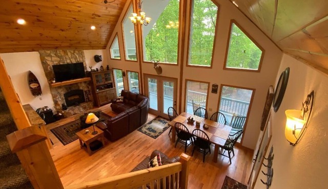 BEARADISE CABIN AT NANTAHALA LAKE 3-BEDROOMS 2-BATH SLEEPS 10 PEOPLE