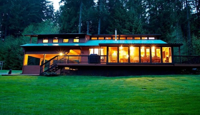 Bearadise Mt. Rainier: SAUNA, Hot Tub, Games, Movies