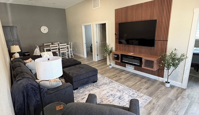Bearcat Basecamp 3 BR 2 Bath duplex next to NWMSU in Maryville.