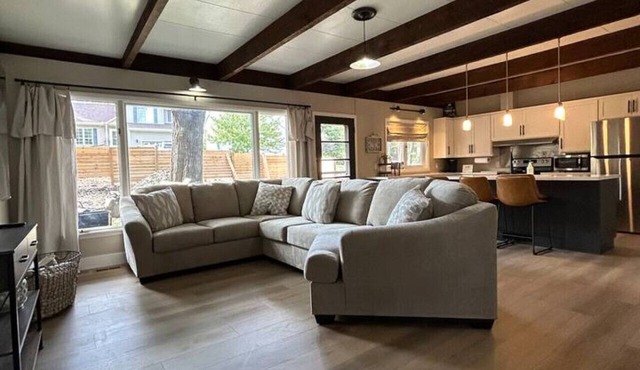 Bearcat BNB Next to Campus