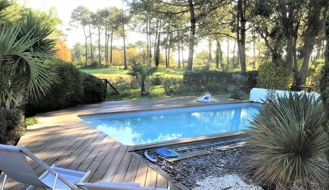 BEAREZ House with swimming pool and view and access to the golf course