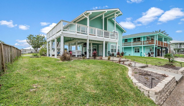 Bearfoot Bungalow | Cozy Bayfront Beauty Near Area Fun!