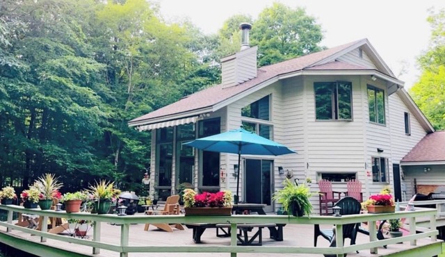 Bearfoot Camp~ Luxurious Home on 5 Private Acres