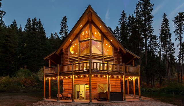 Bearfoot Chalet-Private, Hot Tub, WIFI, Dogs OK