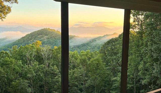 Bearfoot Retreat - Private Club Access