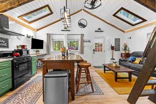 Beargrass - near Mt Rainier - grill, soak & relax