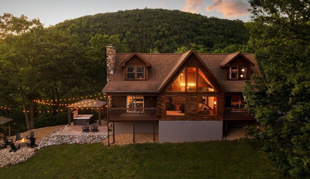 Bearloga:Hot Tub, Sauna, Stunning Views, 75 acres