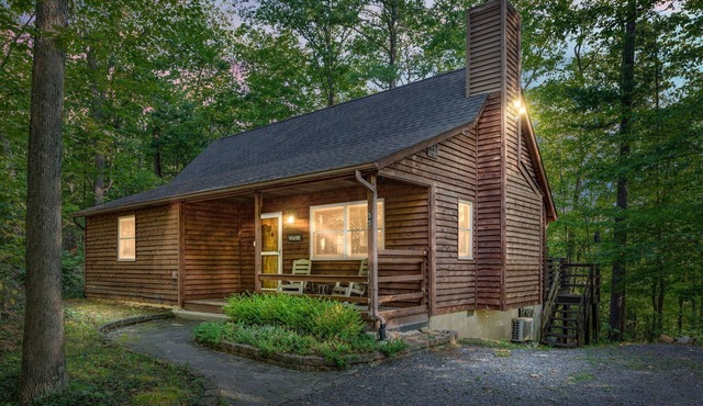 “Bearly-Be-Haven” w/hot tub, firepit, Bearly-Be-Haven