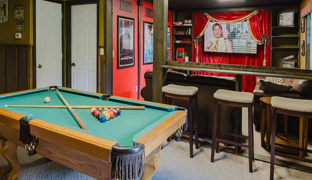 Bearly Hidden Ridge 5 Bedroom Cabin by RedAwning