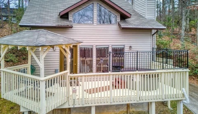 Bearly Makin' It II by Beyond Expectations: Mountain Chalet w/Hot Tub & Firepit
