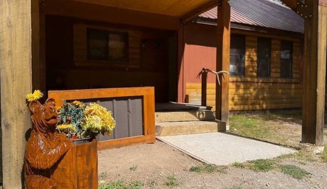 Bears Den* 5Br, 2Ba, Pet Friendly, Wifi, Bbq Grill, 24 Miles to Yellowstone