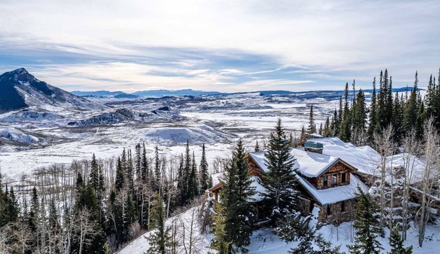 Bears Den, Bears Den - A luxury home away from it all!