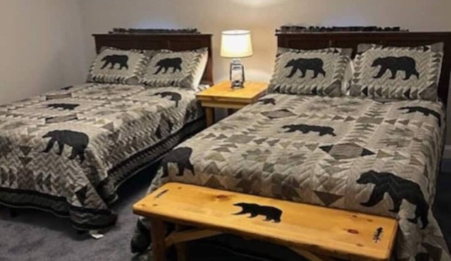 Bears Den Lodge B & B #3