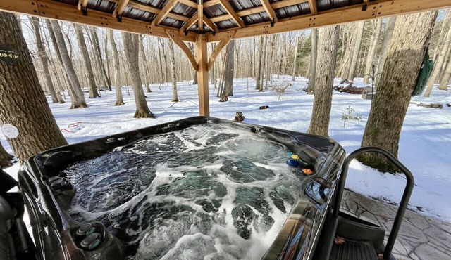 🐻 Bear’s Den – Resort Home w/Hot Tub | Across from Slopes | 4 Night Minimum