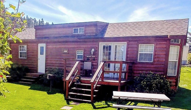 Bears Den Vacation Cabin at Creekside