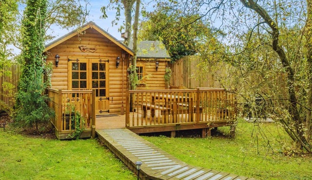 Bears House, Cambridgeshire, with hot tub