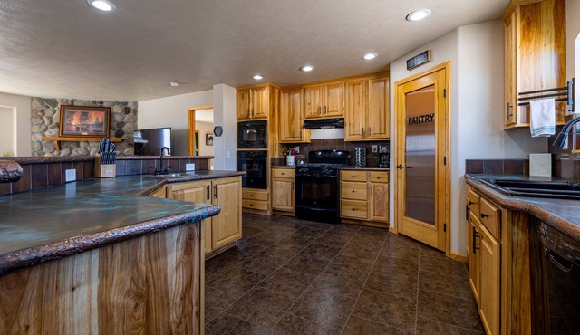 Beartooth Retreat- space for large groups